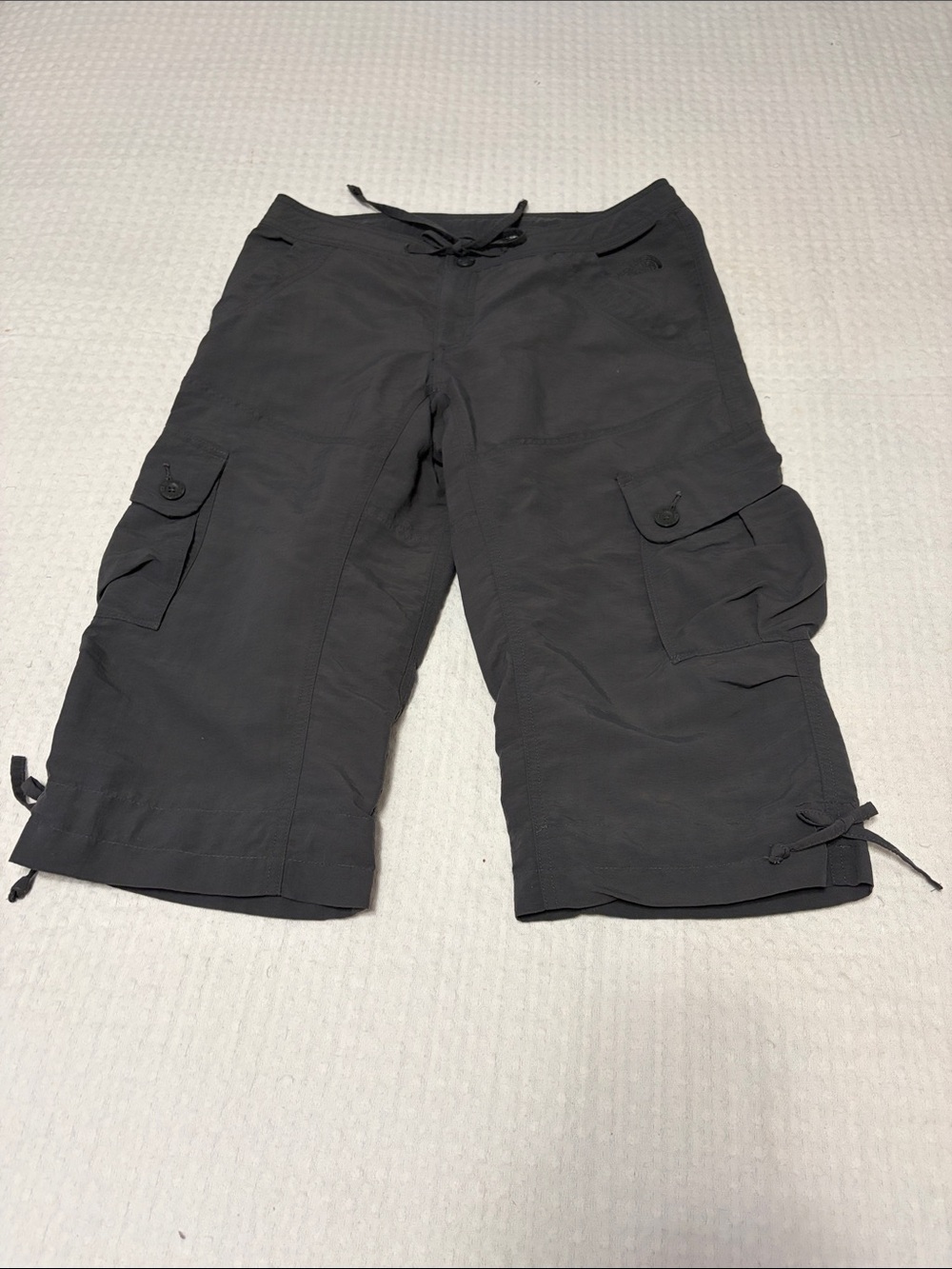 Women’s The NorthFace Charcoal Gray Cargo Capri Pants Size 8